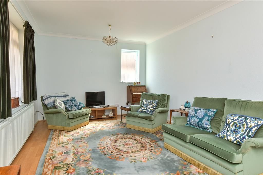 Property photo 3 of 15 Lounge