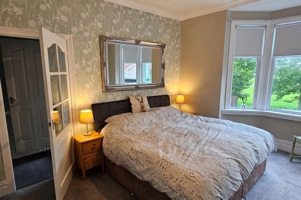 Property photo 3 of 6 Bedroom