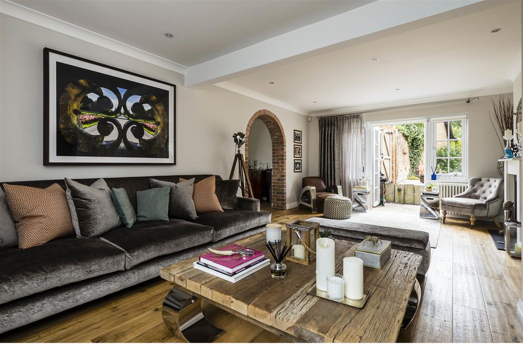 Property photo 2 of 30 4 Potterells-9915-Edit.Jpg