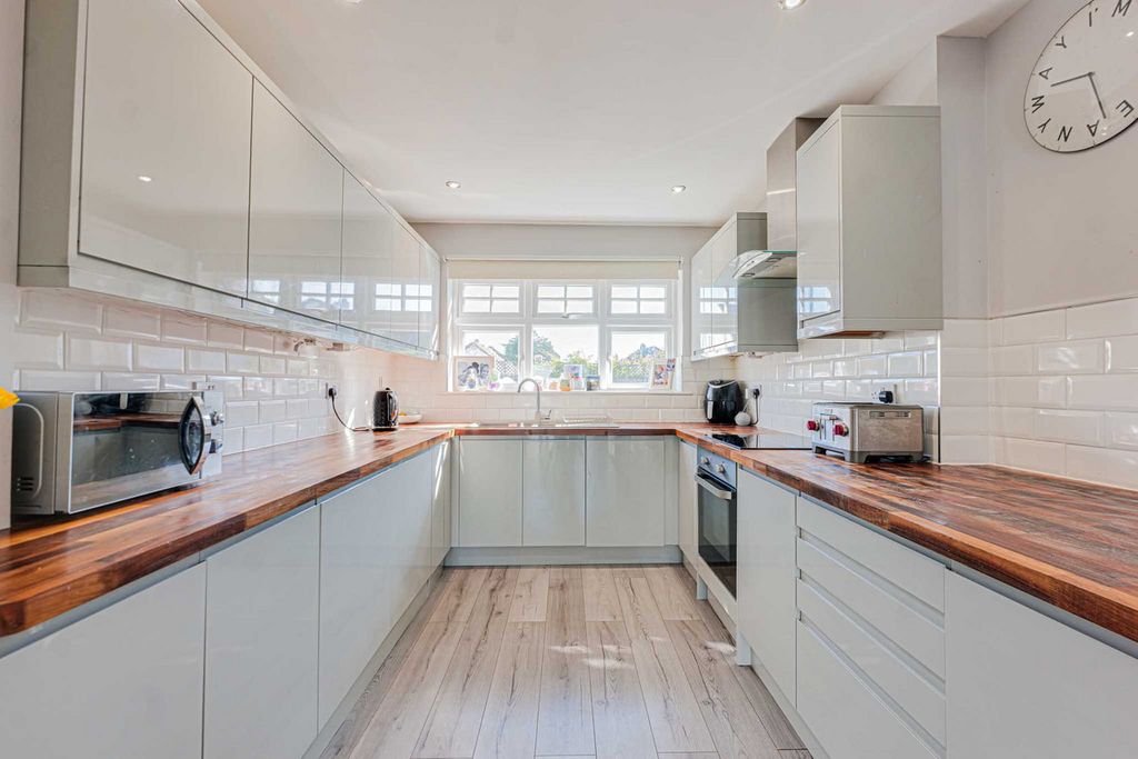 Property photo 3 of 29