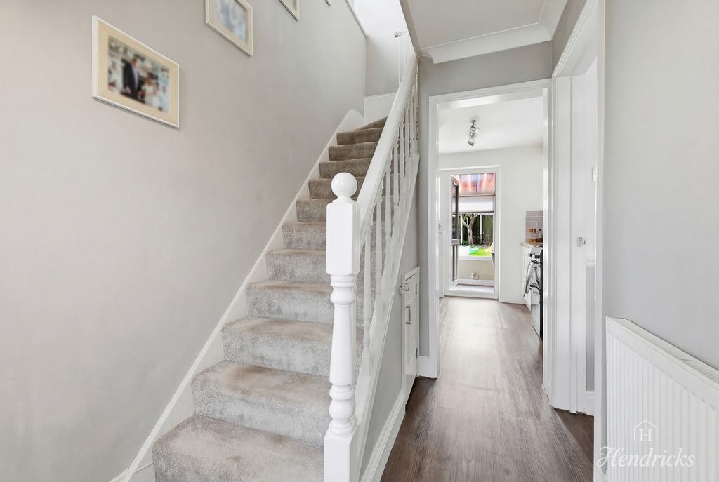 Property photo 3 of 27