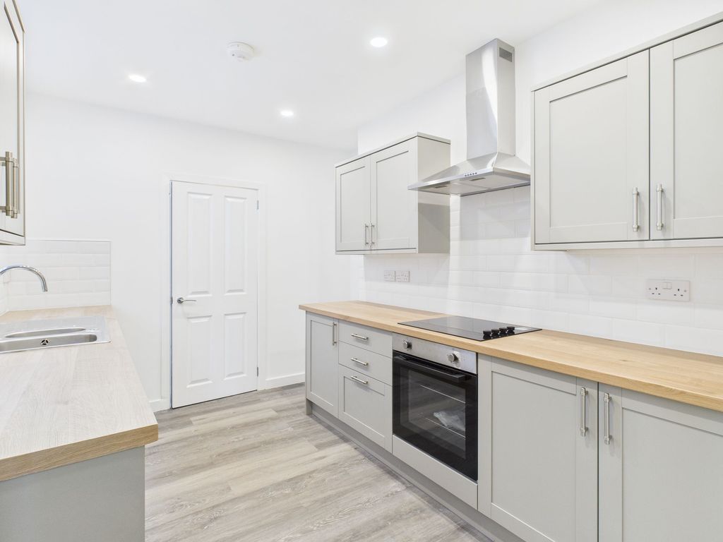 Property photo 3 of 28