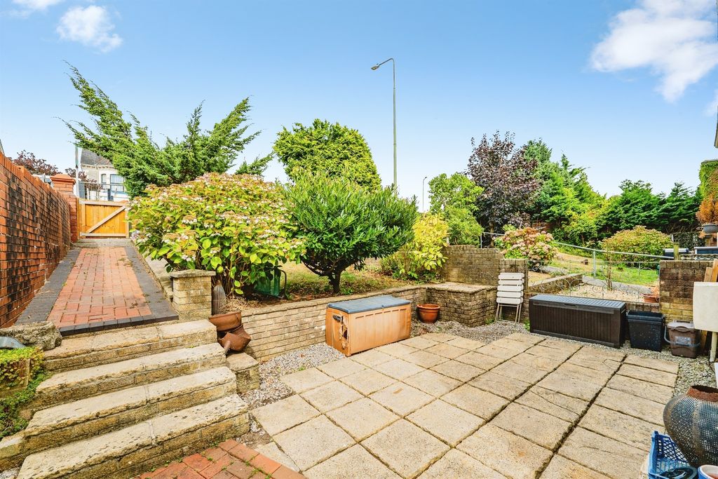 Property photo 2 of 23