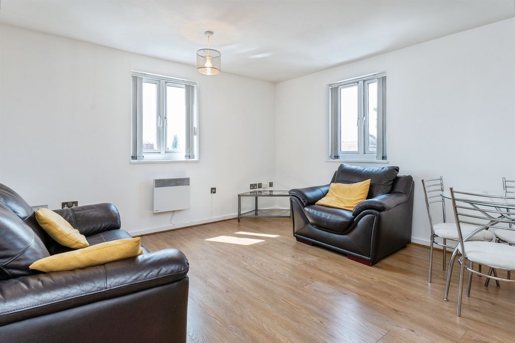 Property photo 2 of 17