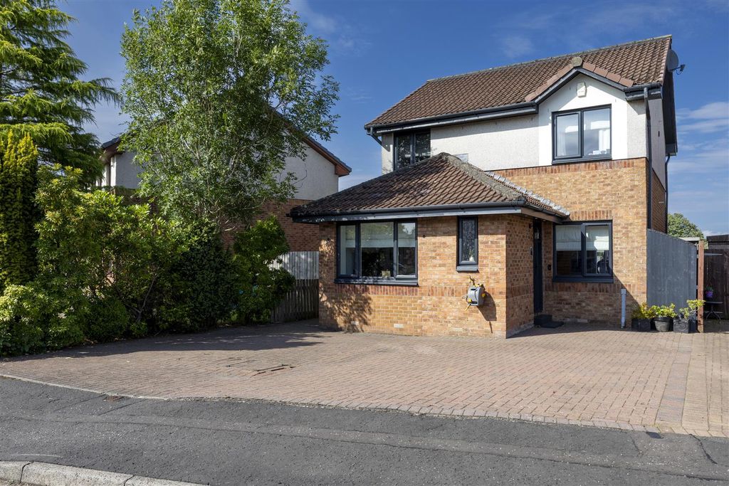 Property photo 1 of 33 9_Bridgend_Crescent_Moodiesburn_001.Jpg