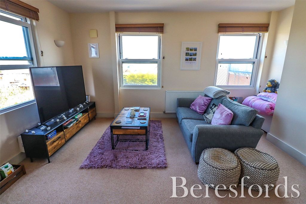 Property photo 3 of 9 Lounge Area