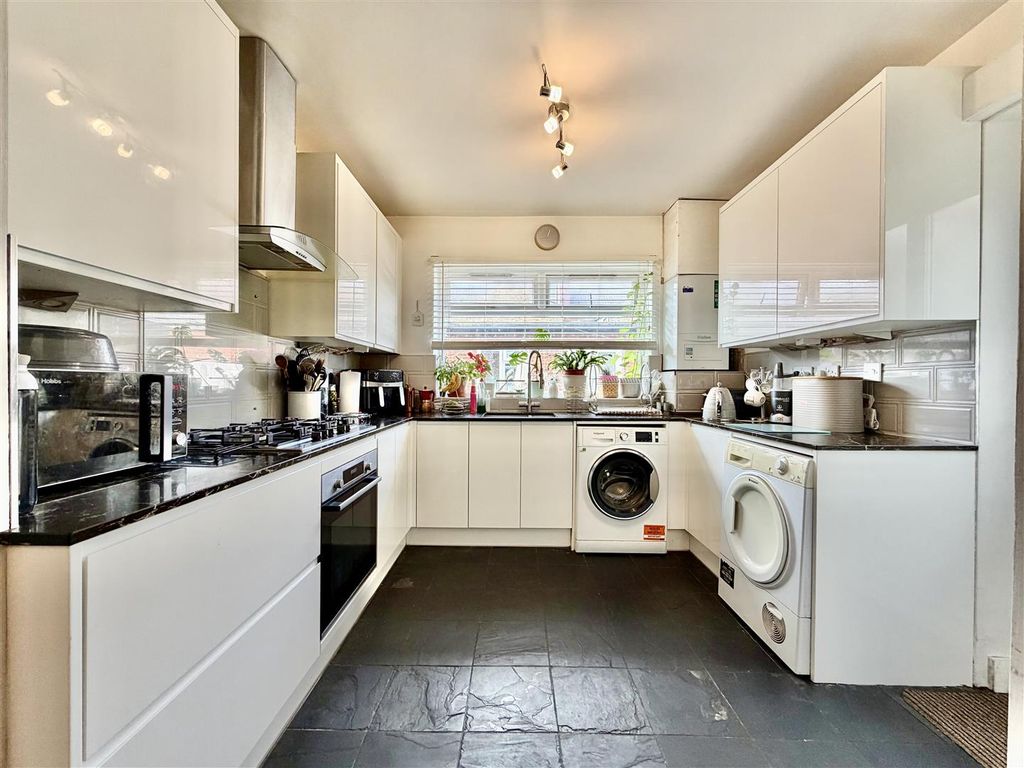 Property photo 3 of 14 Kitchen