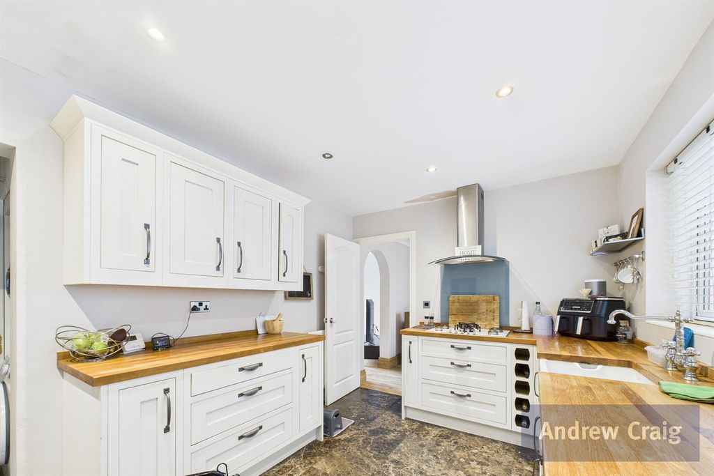Property photo 2 of 8 Kitchen