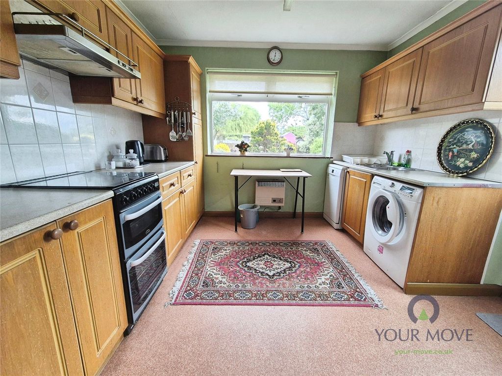 Property photo 3 of 23 Kitchen