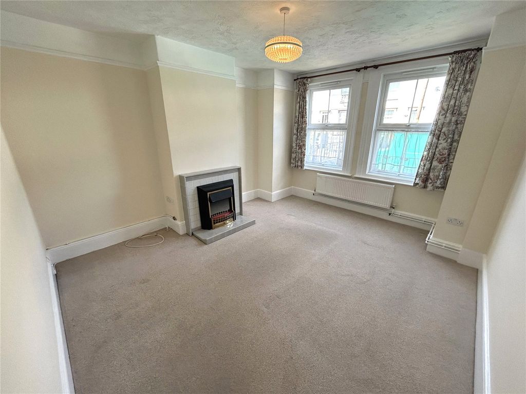 Property photo 2 of 13 Picture No. 17