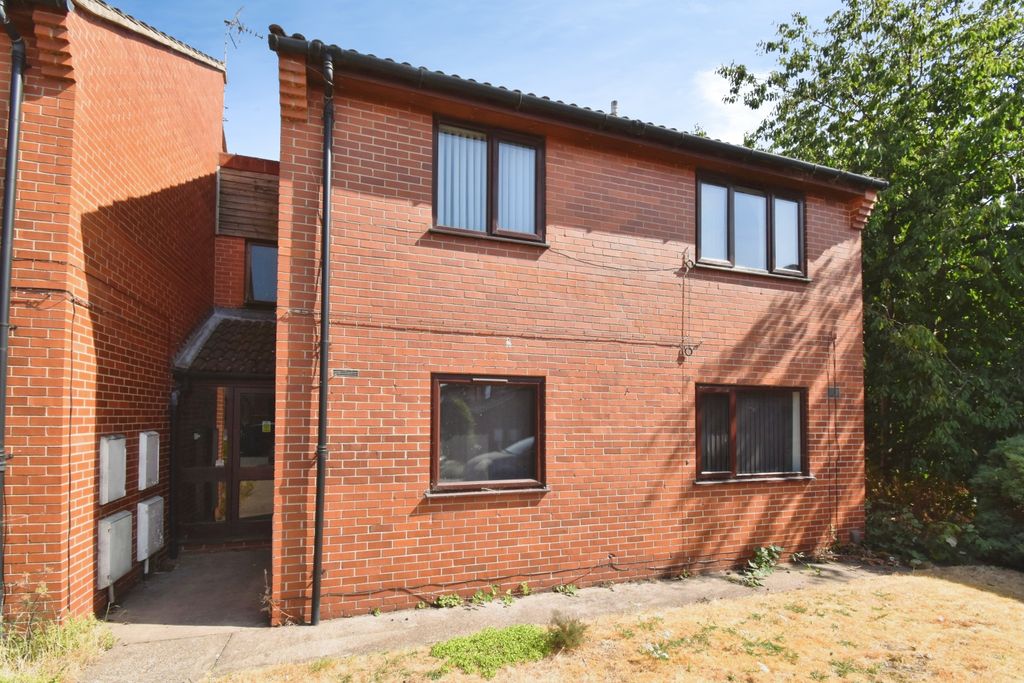 Property photo 1 of 8