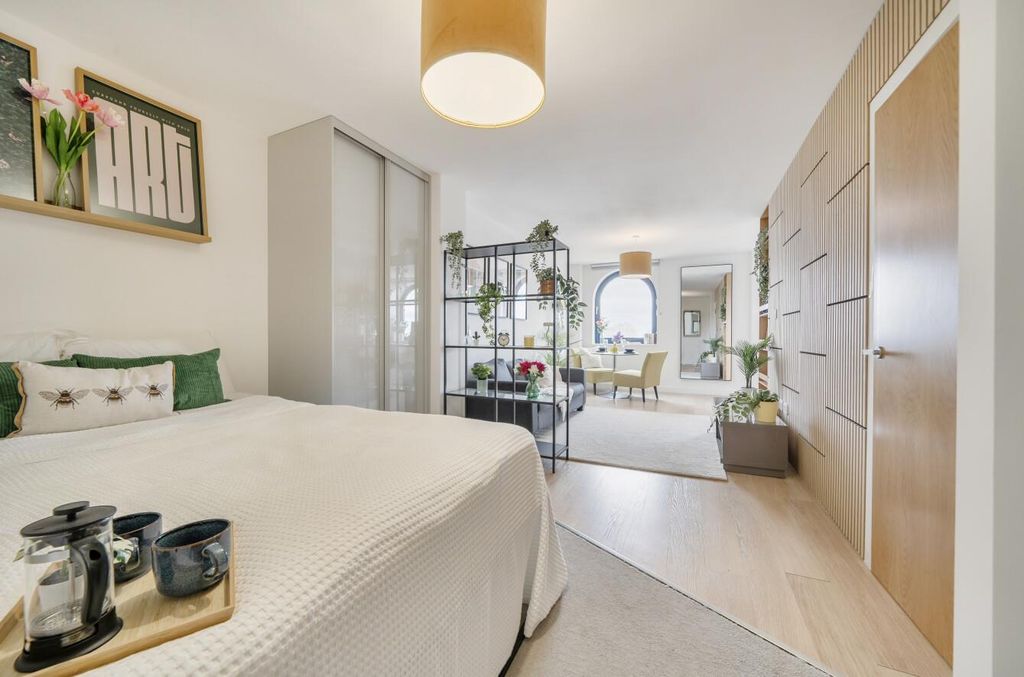 Property photo 3 of 7 Davidson Frost-Wellings, Dfw, Sheldon House, Livii