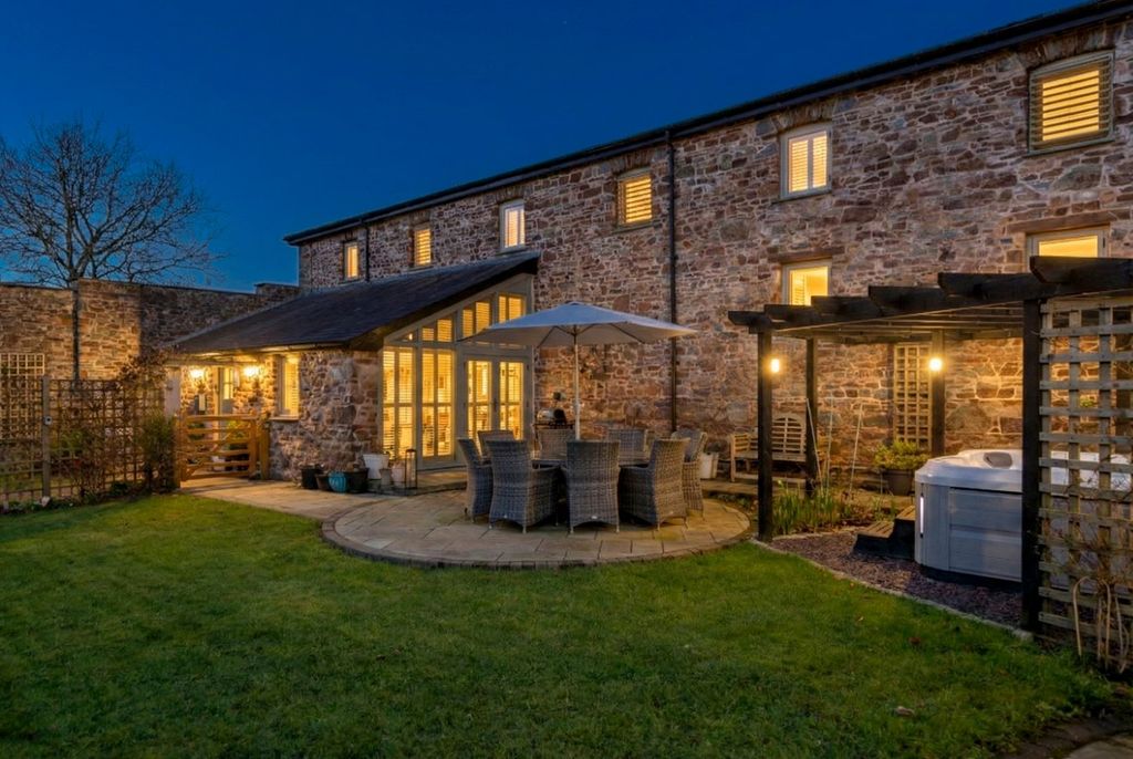 Property photo 1 of 54