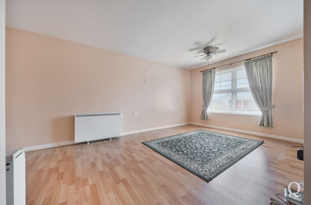 Property photo 3 of 13 2c0Db79F-Dcff-447...