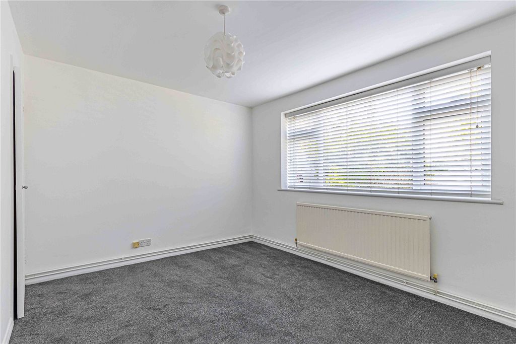 Property photo 3 of 23 Picture No. 12
