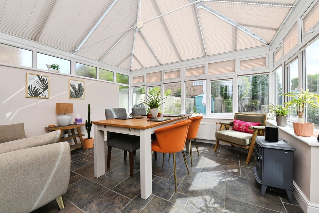 Property photo 3 of 20 Conservatory