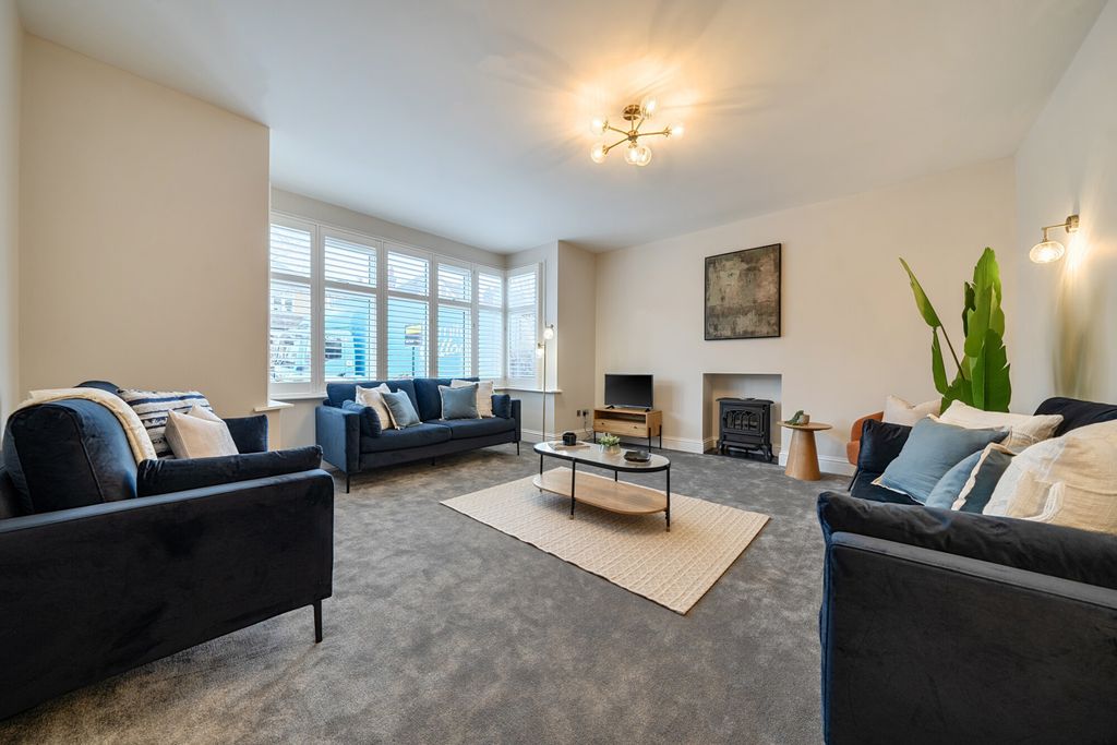 Property photo 3 of 32 Reception Room