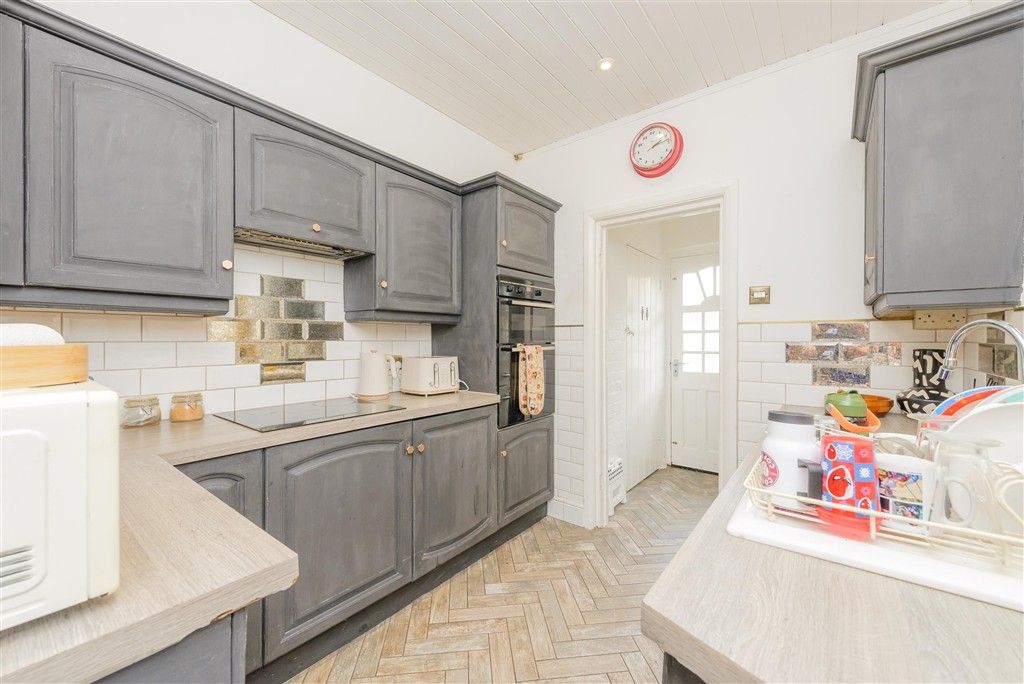 Property photo 2 of 8 Kitchen