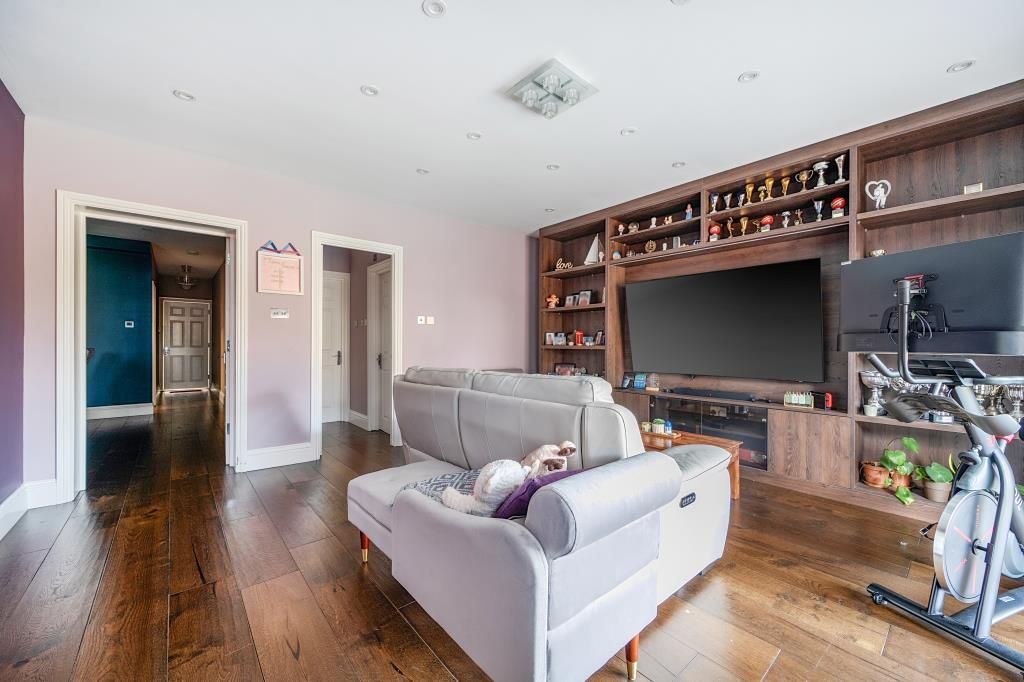 Property photo 3 of 18 Living Room