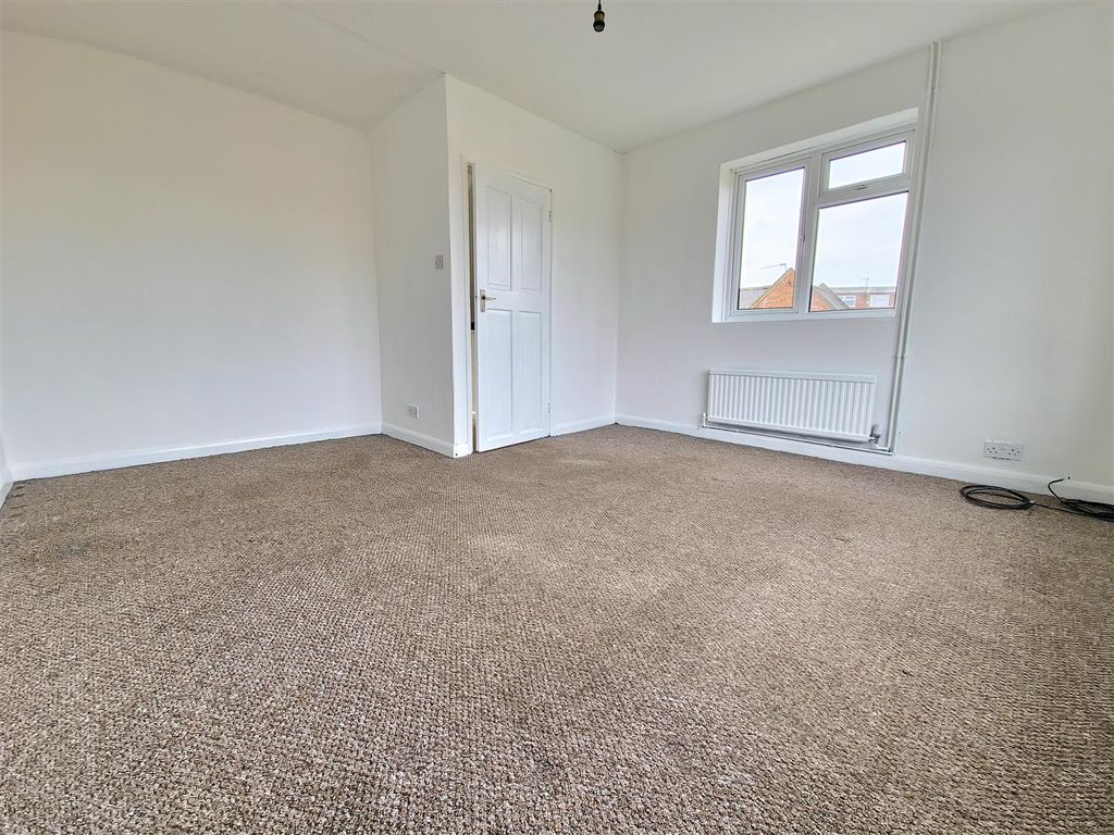 Property photo 3 of 12 Living Room