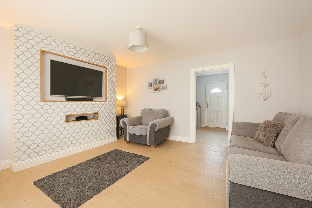 Property photo 2 of 9 Designer (50)