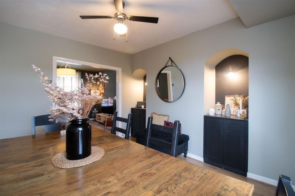 Property photo 3 of 34