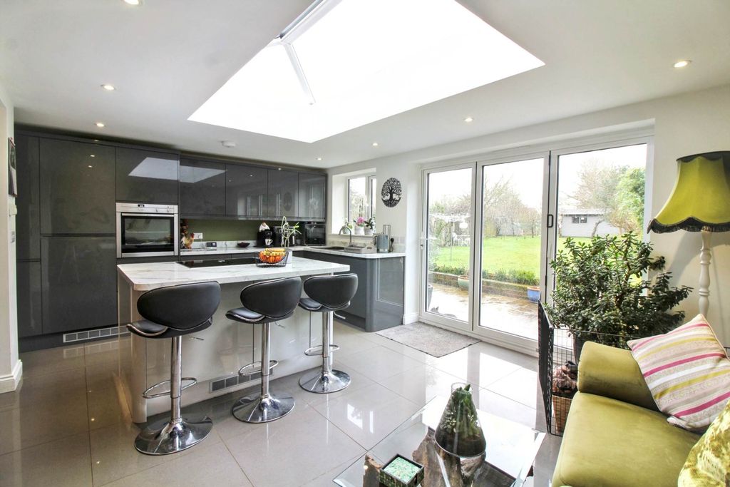 Property photo 2 of 26