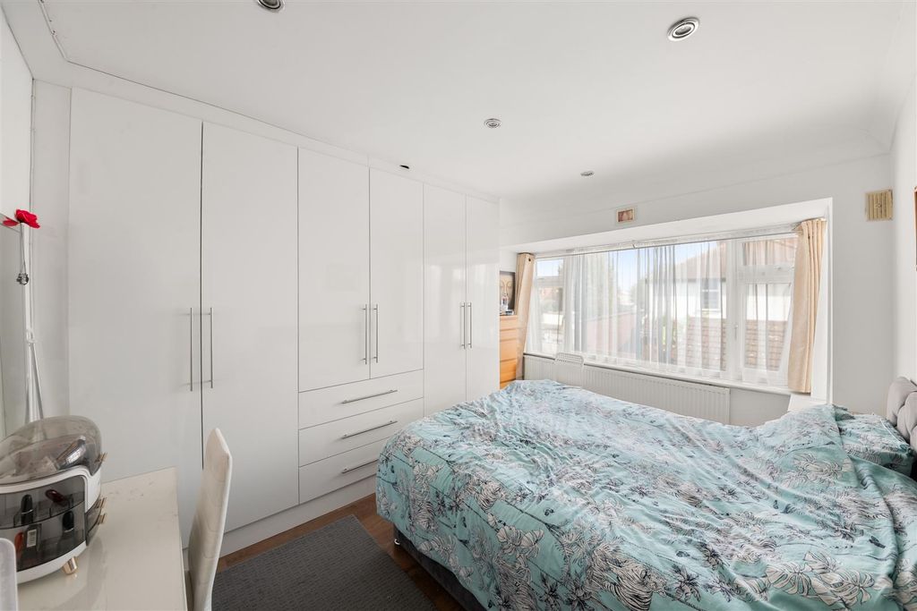 Additional image 5 of 5 bed semi-detached house for saleWhittington Avenue, Hayes UB4