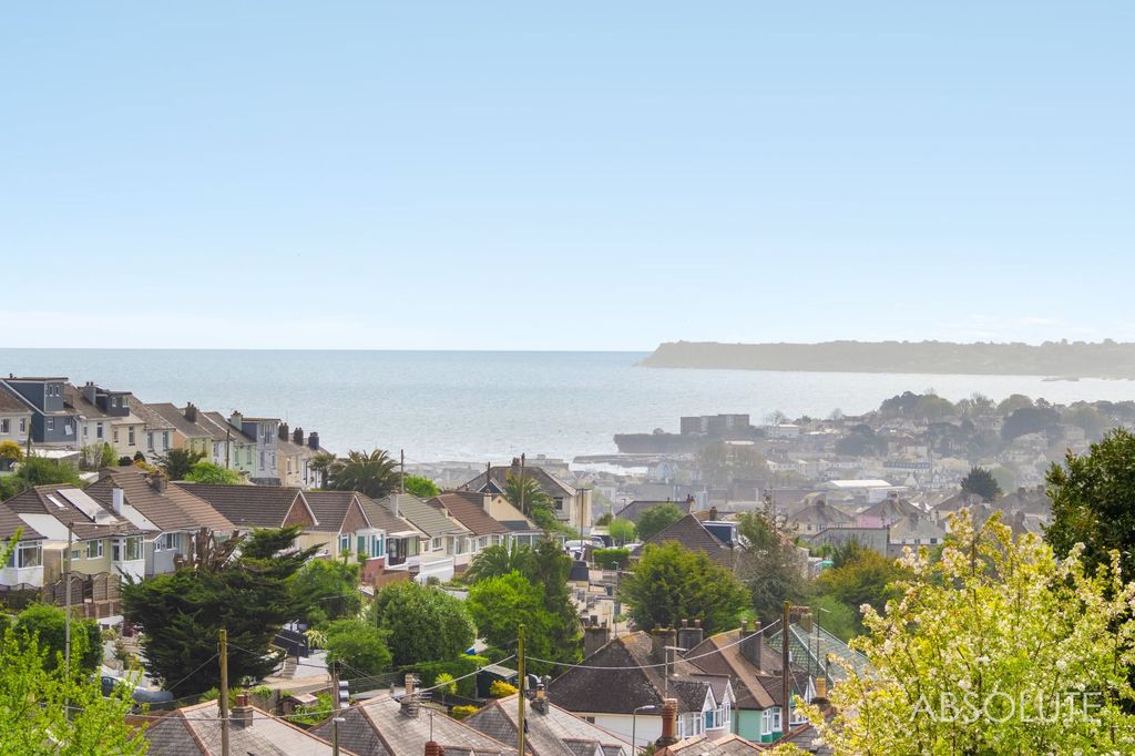 Property photo 3 of 29 Sea View