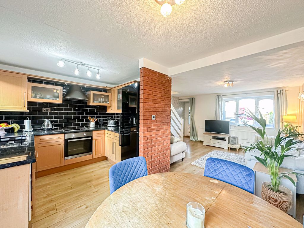 Property photo 3 of 16 Photo 11