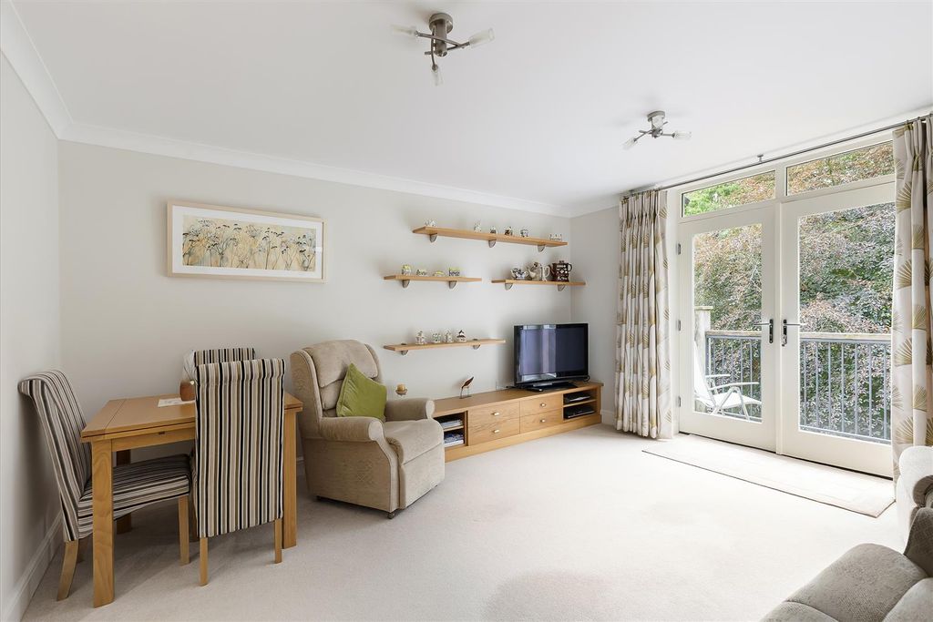 Property photo 3 of 18 Sitting Room.Jpg