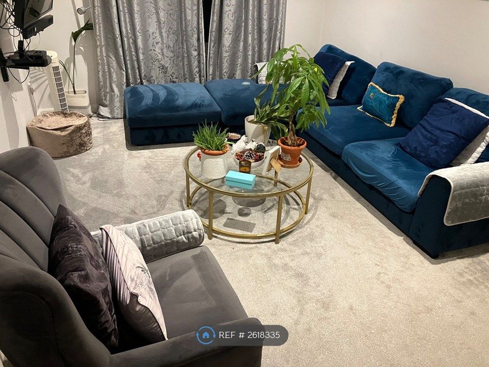 Property photo 2 of 14 Lounge