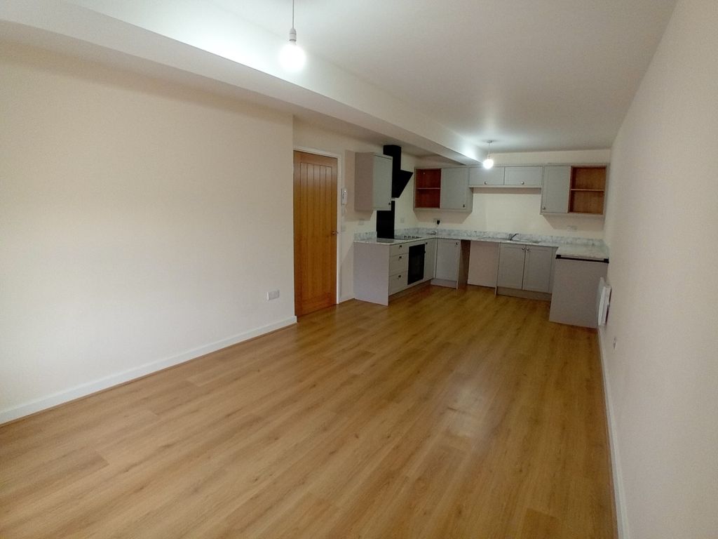 Property photo 3 of 6 Kitchen