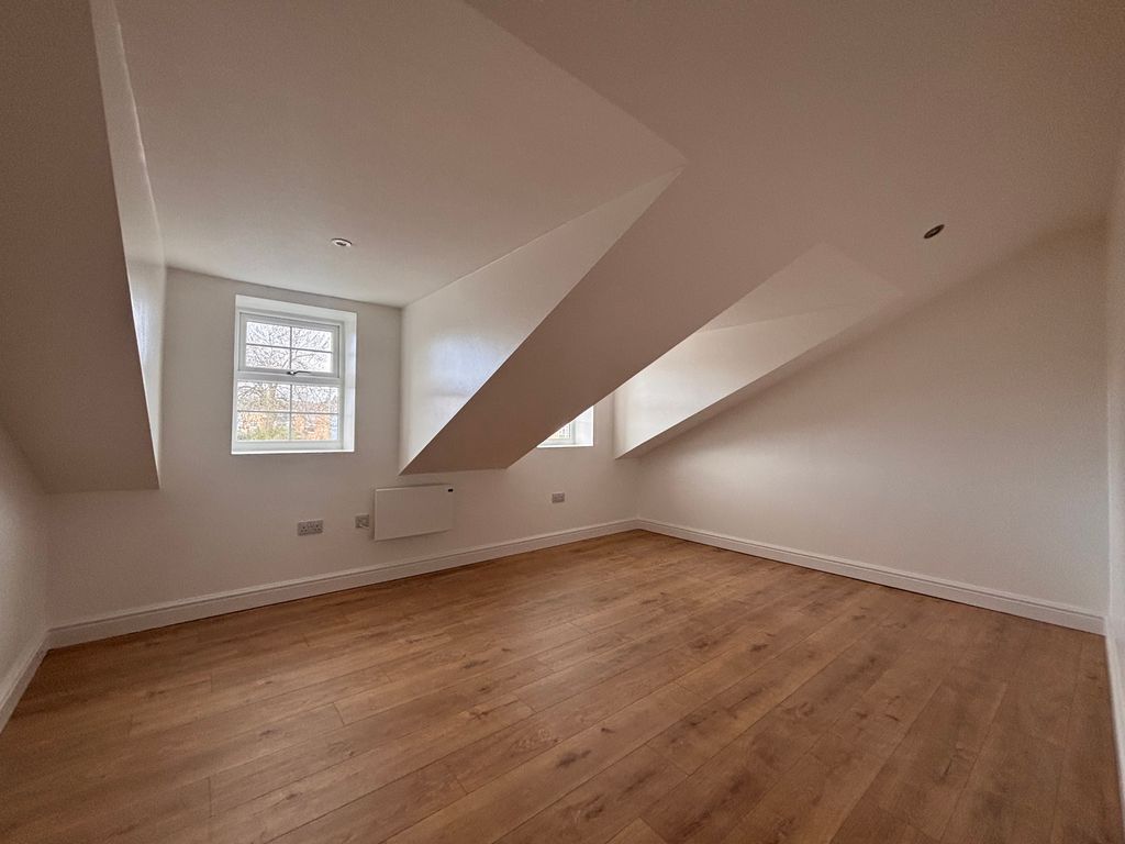 Property photo 1 of 7 Main Bedroom