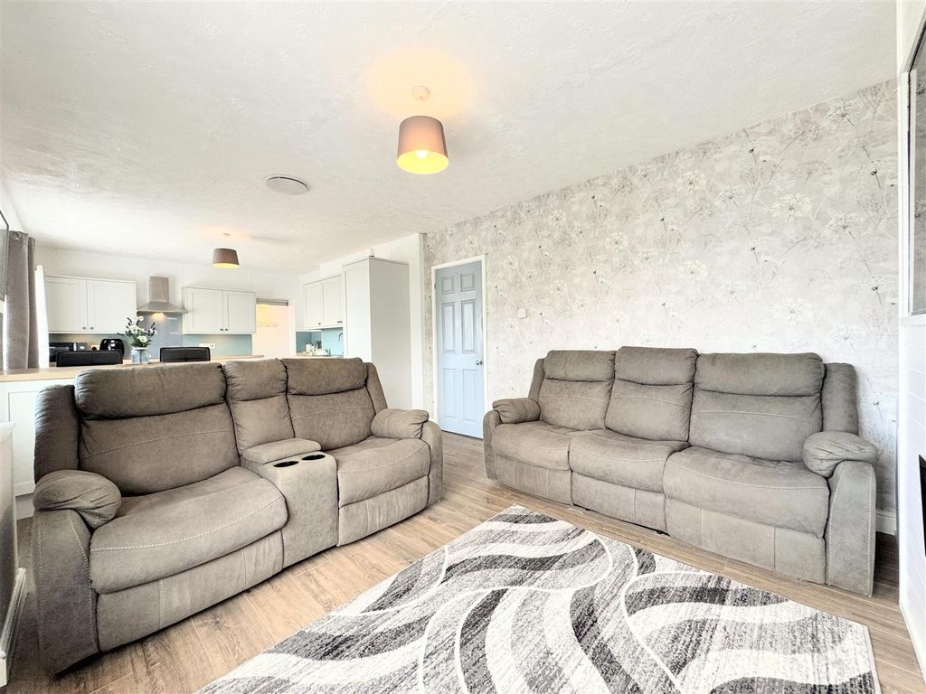 Property photo 2 of 22 Lounge Area