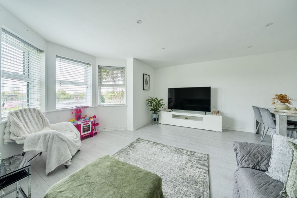 Property photo 2 of 16 Sitting/Dining Room