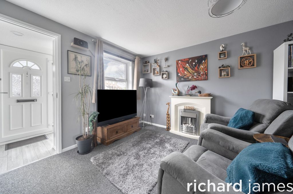 Property photo 3 of 14 2127d9E74B324Feab4Ad1E9Ea2257941