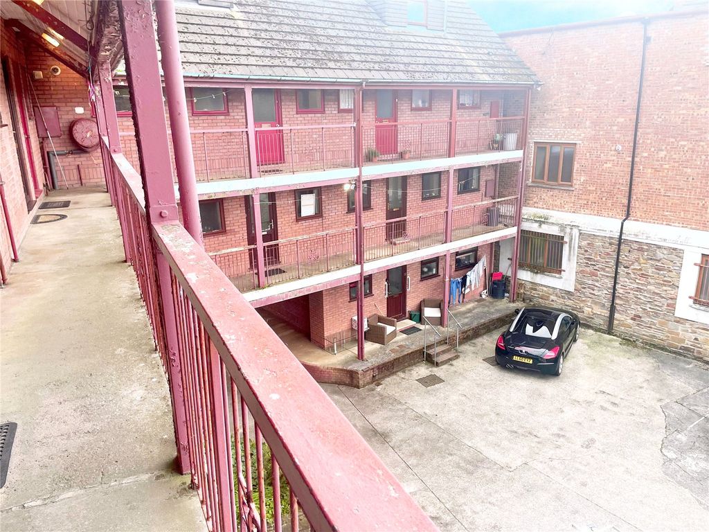 3 bed flat for sale Llanelli