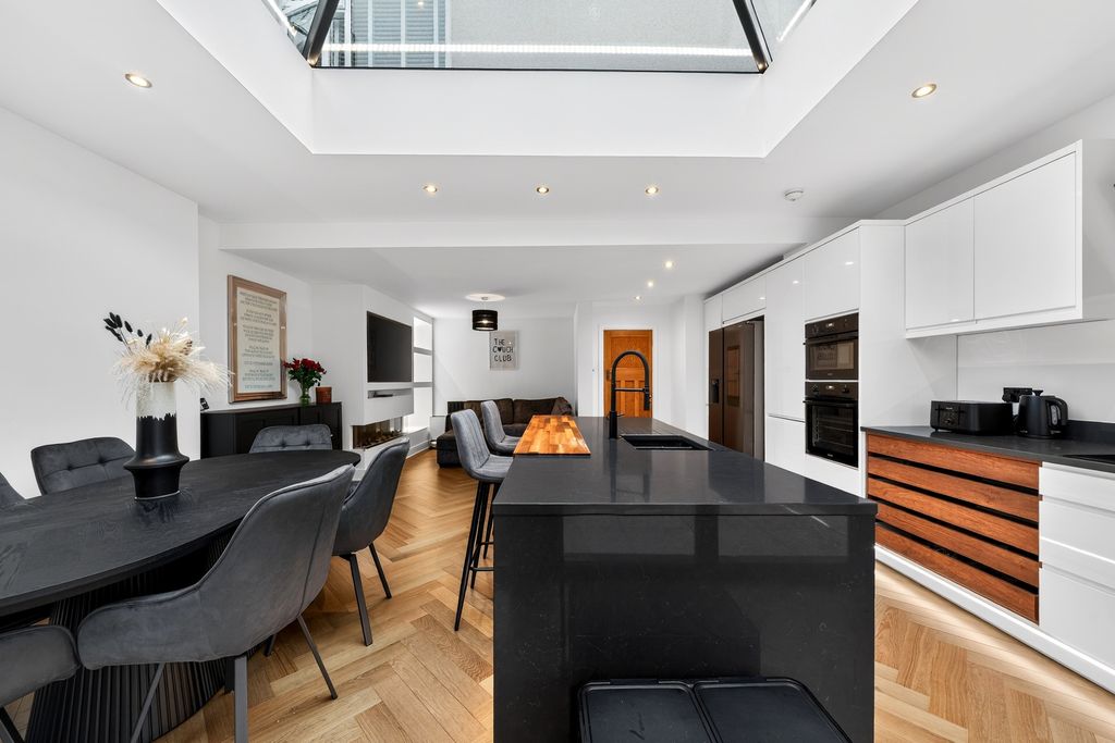 Property photo 2 of 20 Kitchen/Family Room