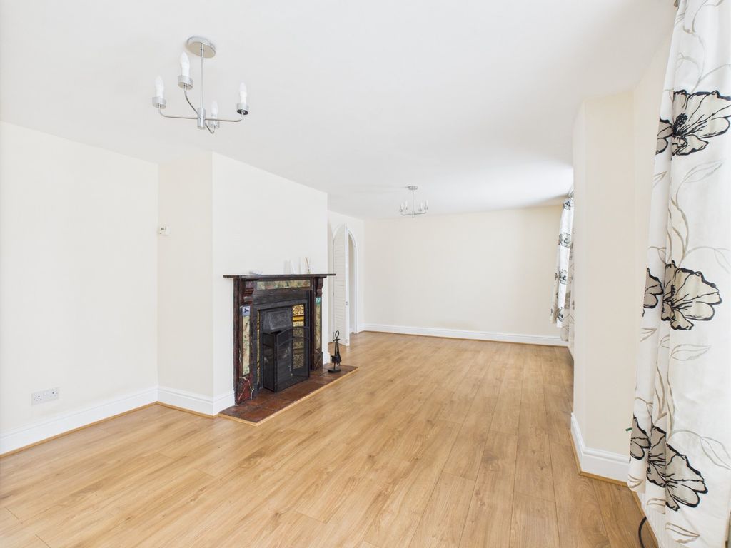 Property photo 3 of 21 4070329