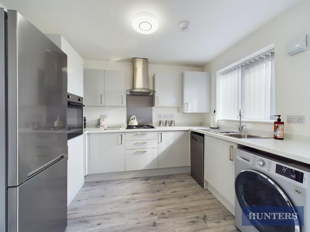 Property photo 2 of 18 Kitchen