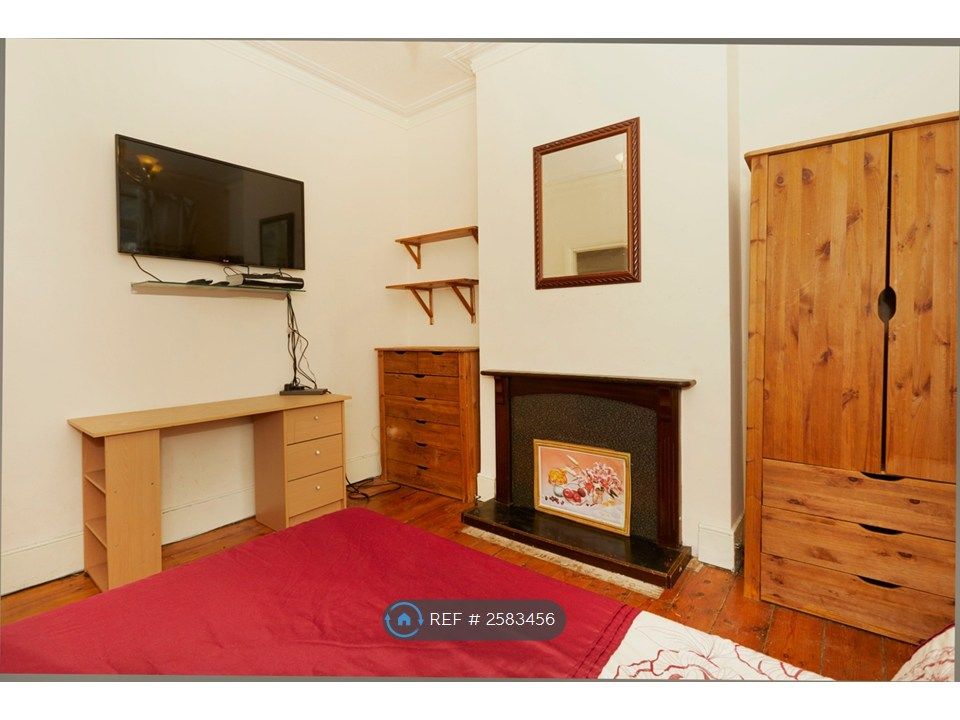 Property photo 1 of 8 Lower Double Room