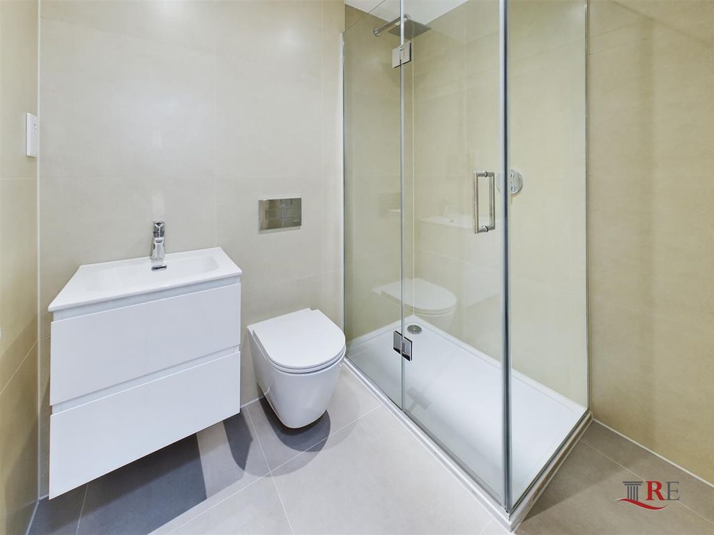 Property photo 3 of 6 Bathroom