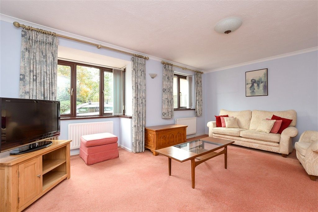 Property photo 2 of 21 Lounge