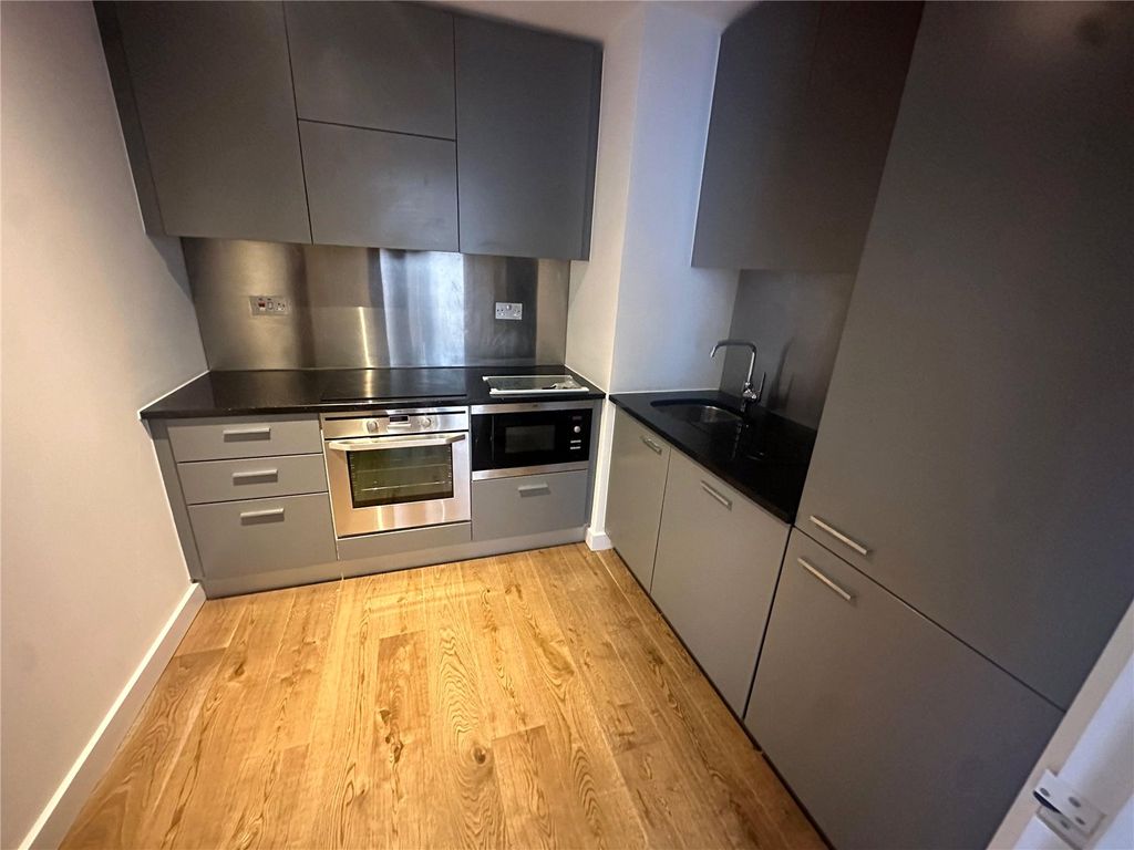 Property photo 3 of 10 Kitchen