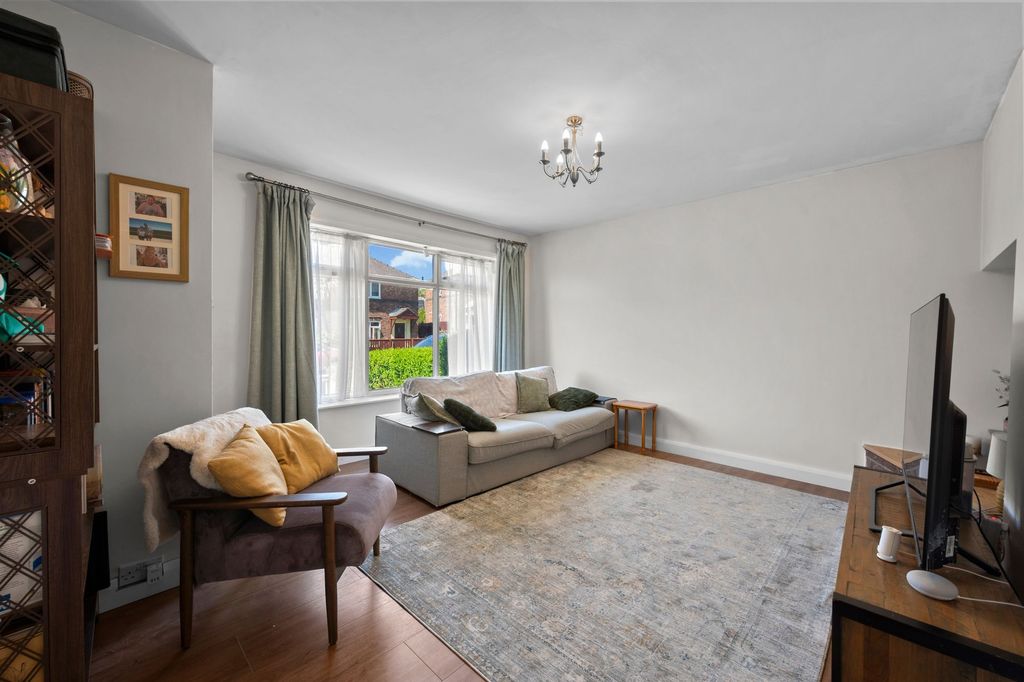 Property photo 2 of 27