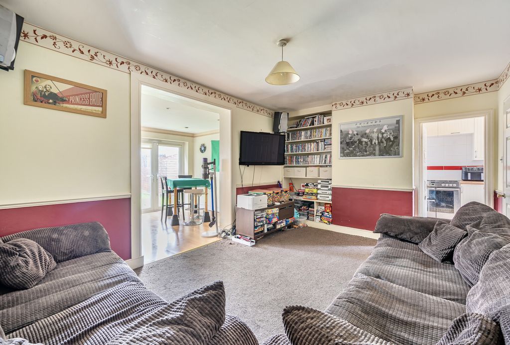 Property photo 3 of 9 1324682-10-688Ba5...