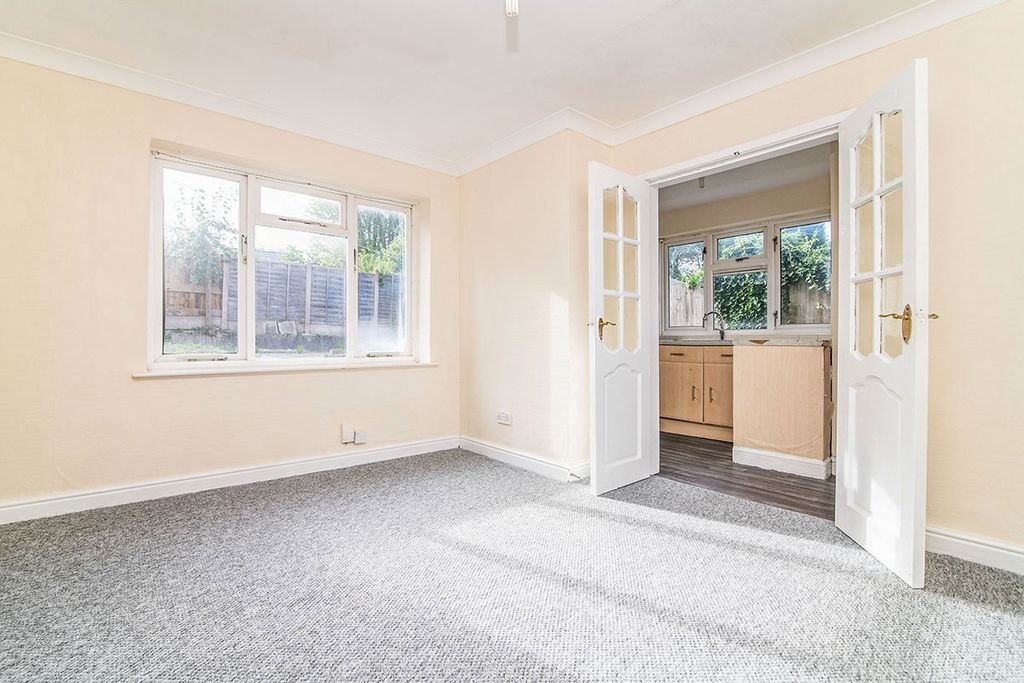 Property photo 3 of 14 Dining Room