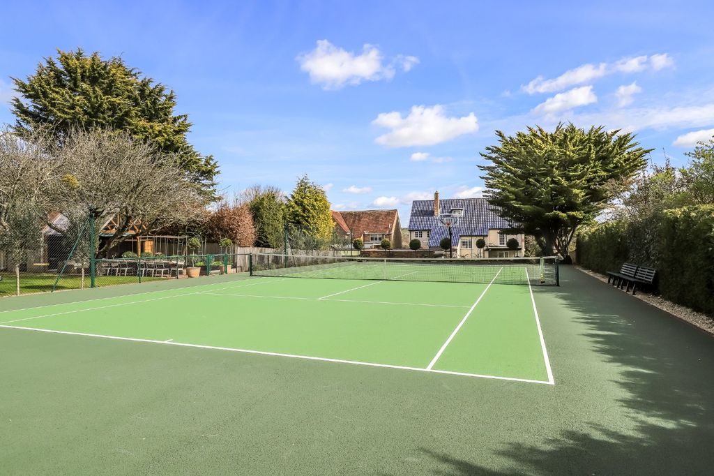 Property photo 2 of 21 Picture No. 23