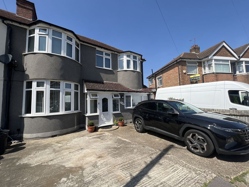 Property photo 1 of 23 Spacious 6/7 Bedroom Extended Semi-Detached Home In Prime Hayes Location